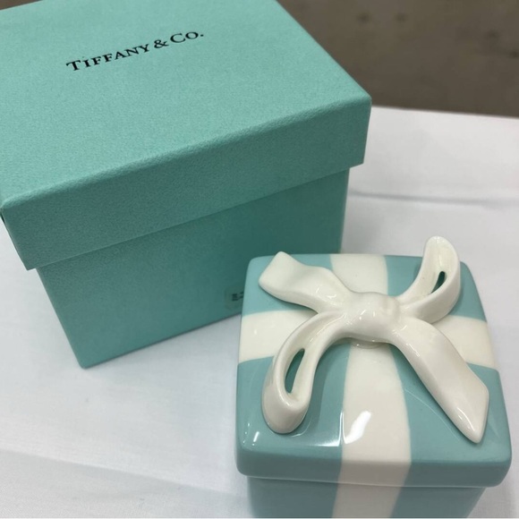 NEW TIFFANY & CO JEWELRY BOX - Picture 2 of 7